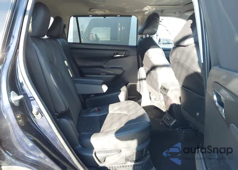 2024 Toyota Highlander Hybrid Xle z USA, uszkodzony, nr VIN 5TDKARAH8RS531648